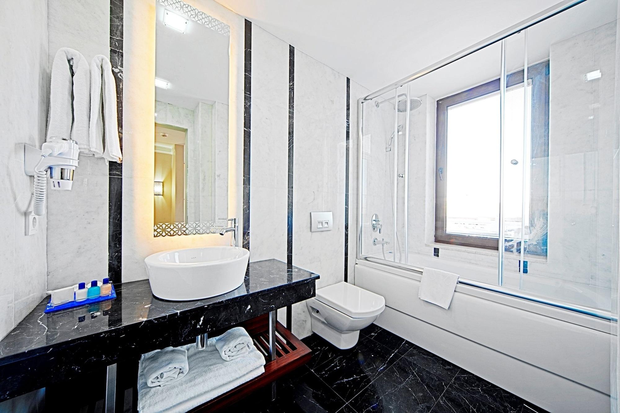 อาซาร์ด สวีทส์ Hotel อิสตันบูล ภายนอก รูปภาพ