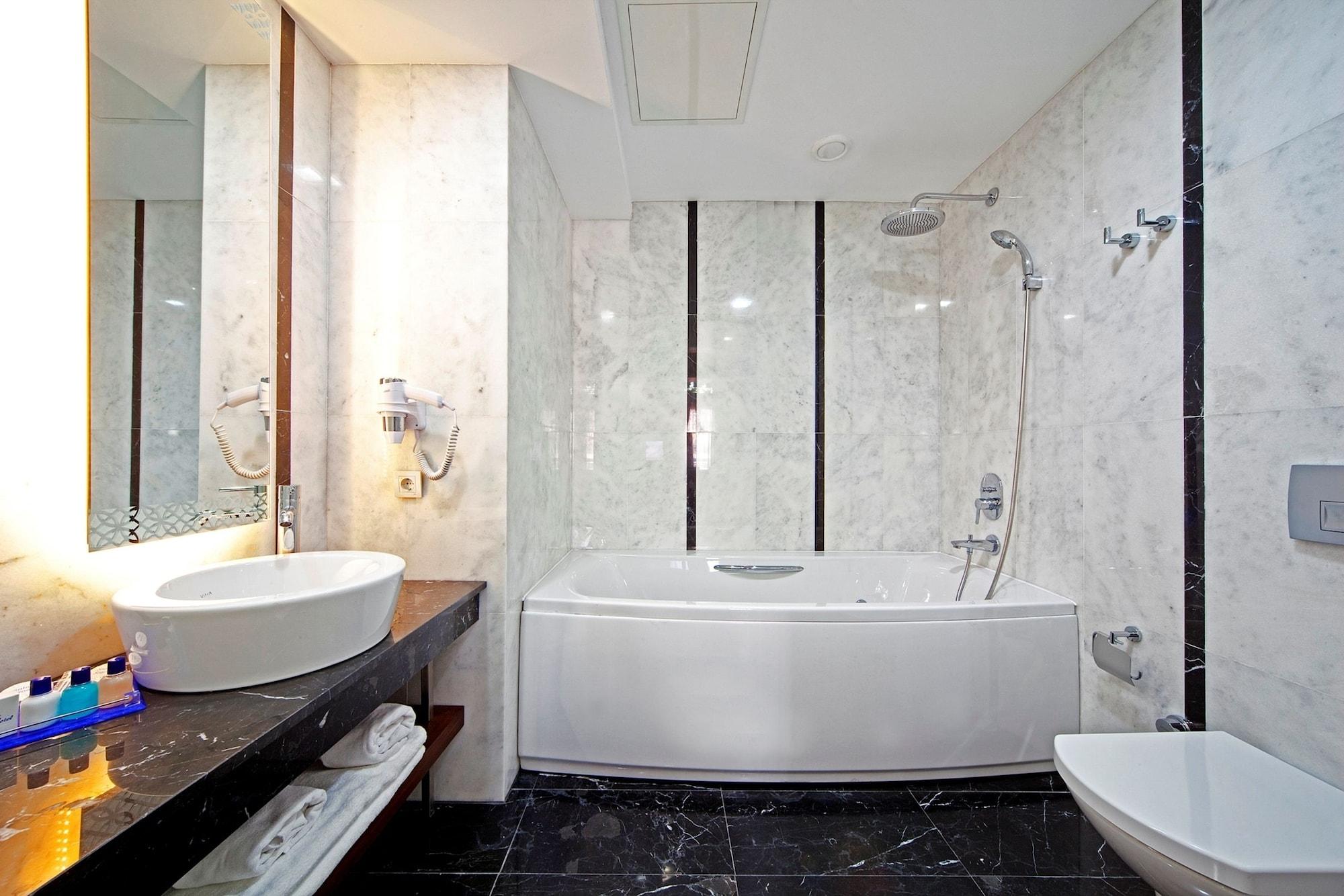 อาซาร์ด สวีทส์ Hotel อิสตันบูล ภายนอก รูปภาพ
