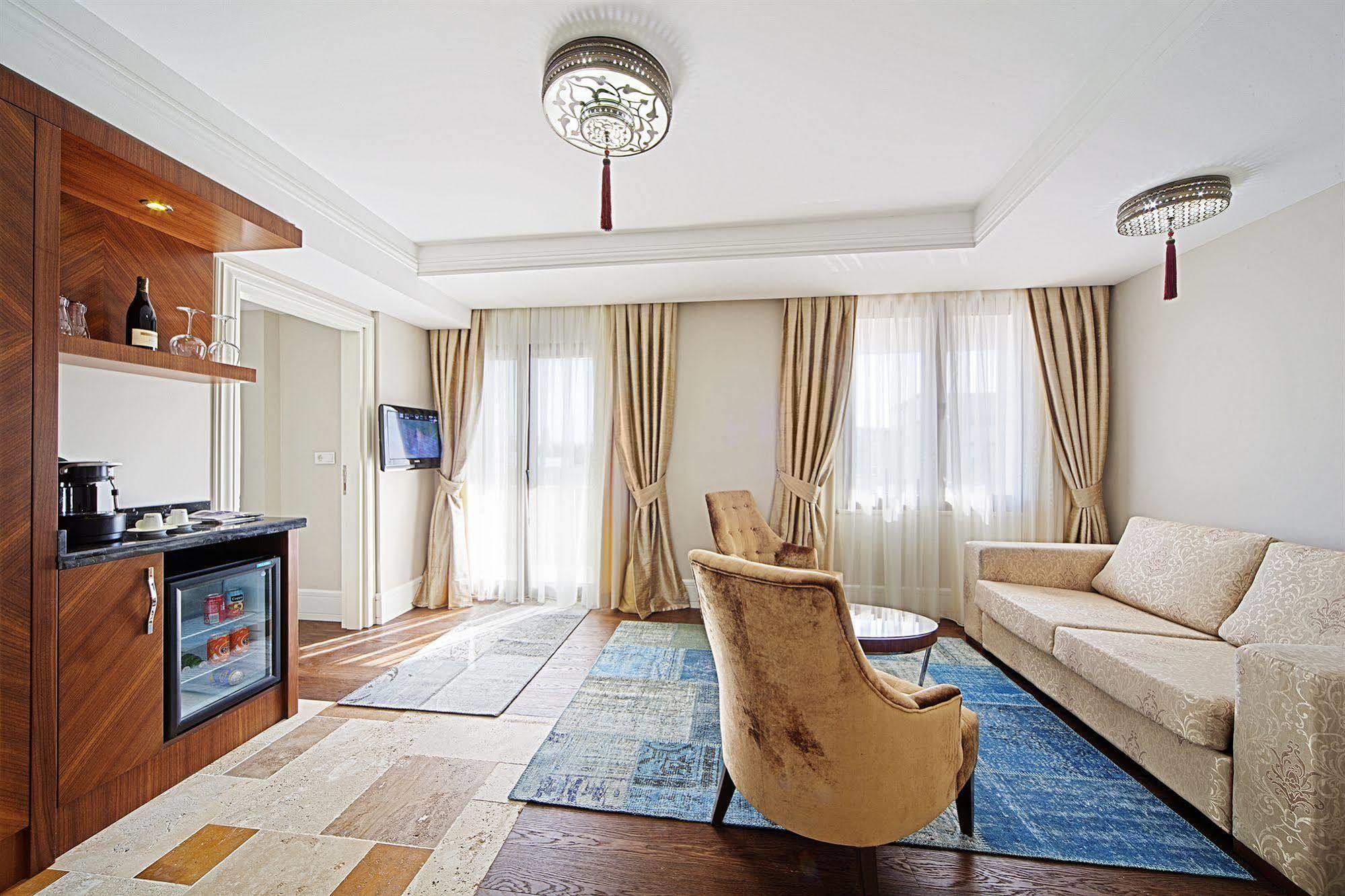 อาซาร์ด สวีทส์ Hotel อิสตันบูล ภายนอก รูปภาพ