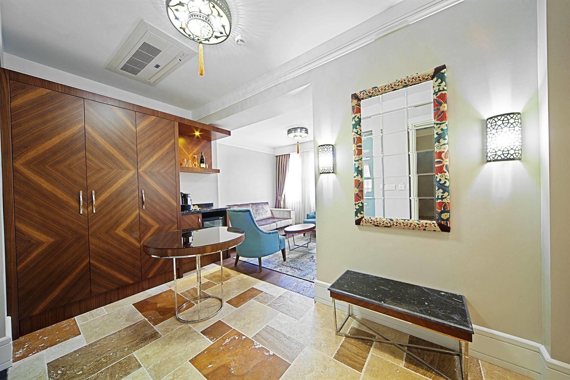 อาซาร์ด สวีทส์ Hotel อิสตันบูล ภายนอก รูปภาพ